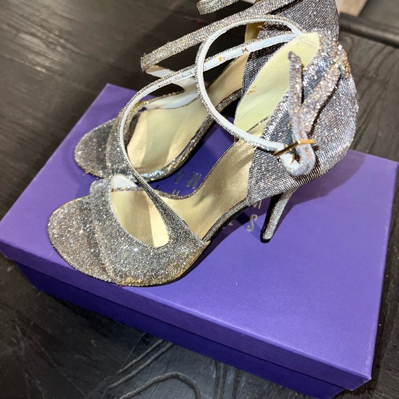 Stuart Weitzman’s ‘Vixen’ Cross Strap Sandals size 7 - Picture 3 of 6